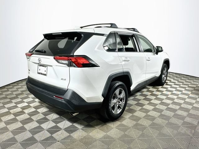 Used 2022 Toyota RAV4 XLE w/ Convenience Package FWD image 3