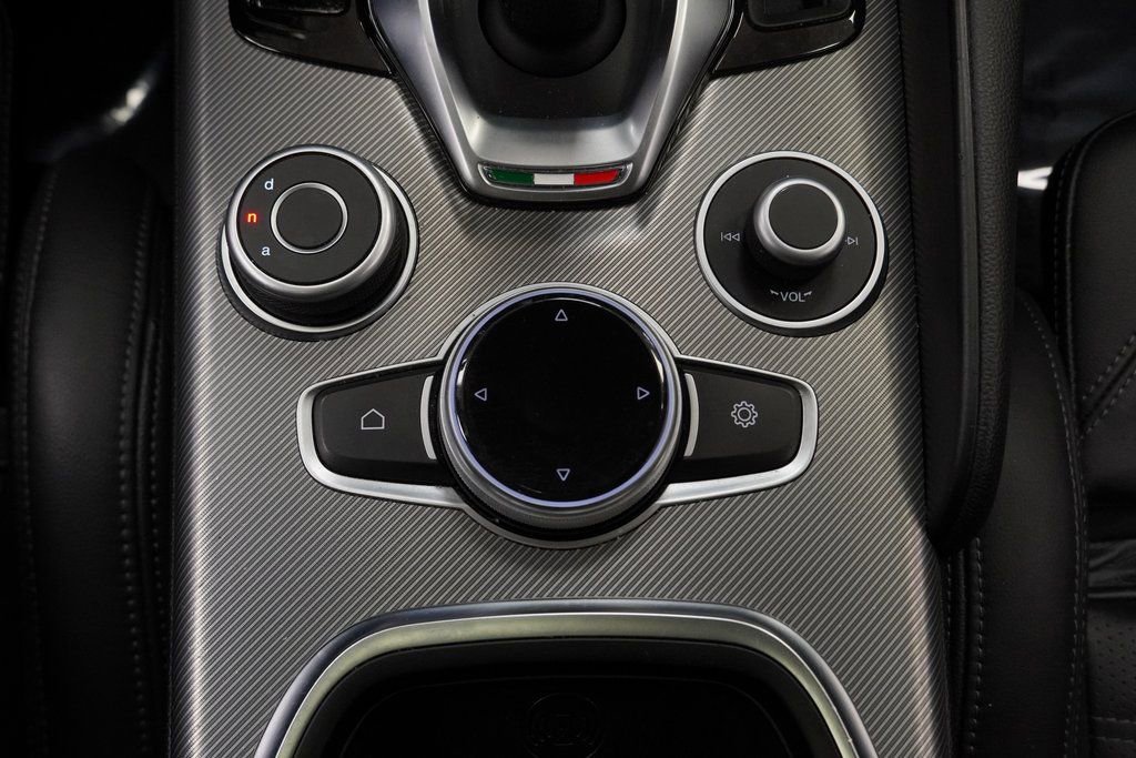Used 2024 Alfa Romeo Giulia Veloce image 34