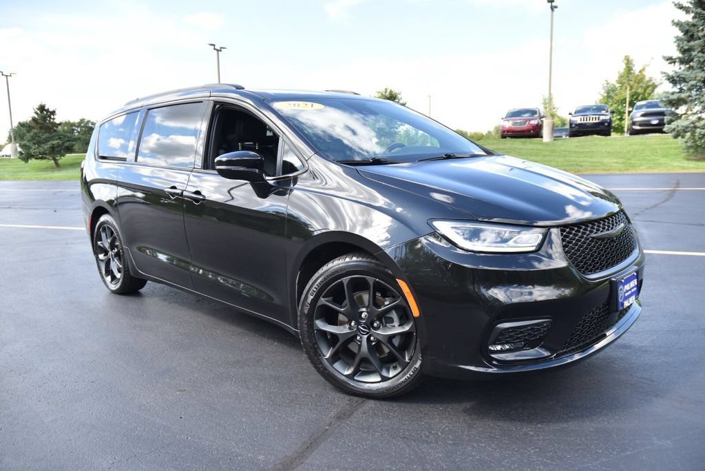 Used 2021 Chrysler Pacifica Touring-L w/ Uconnect Theater Family Group FWD image 2