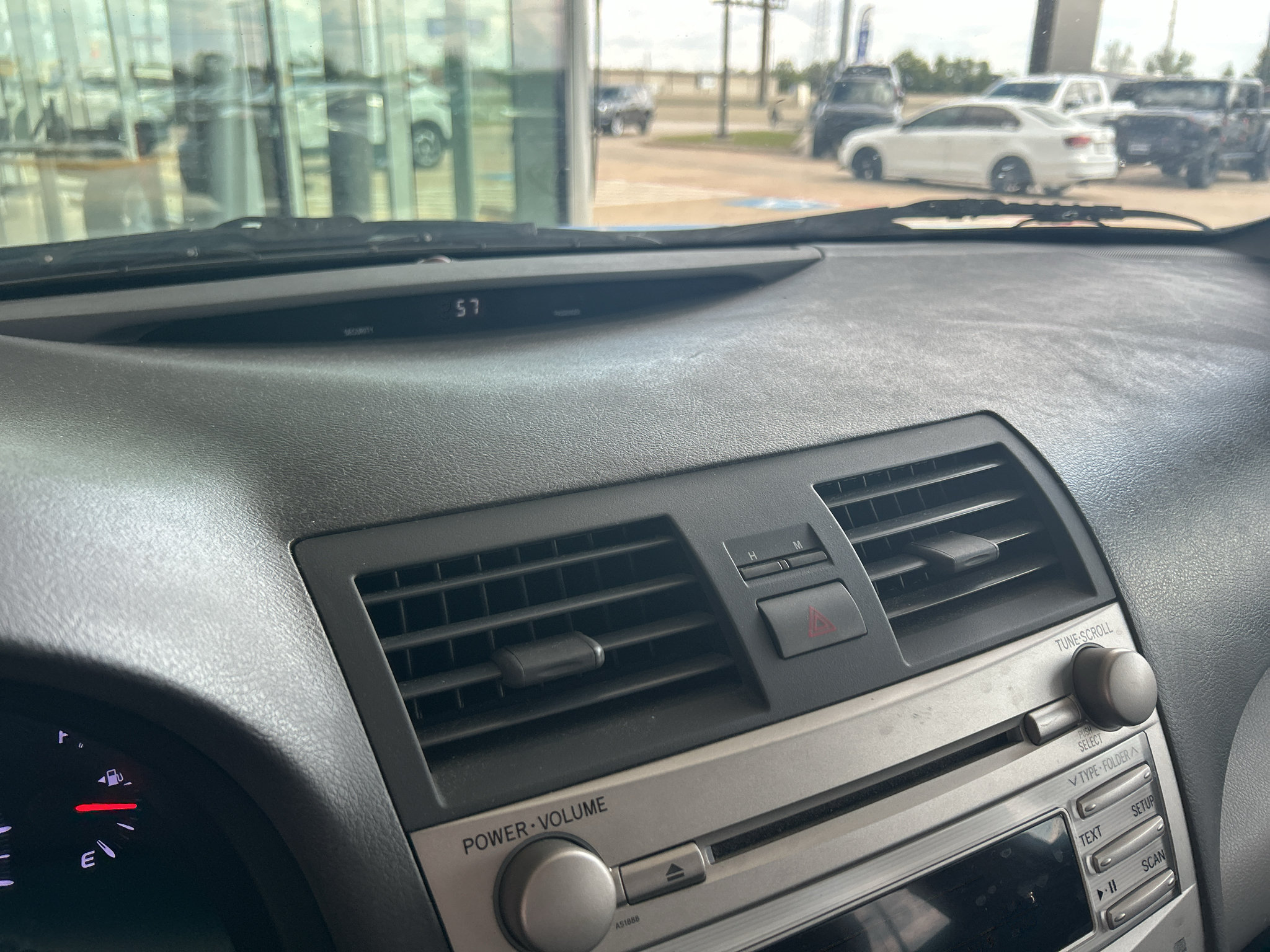 Used 2010 Toyota Camry LE FWD image 22