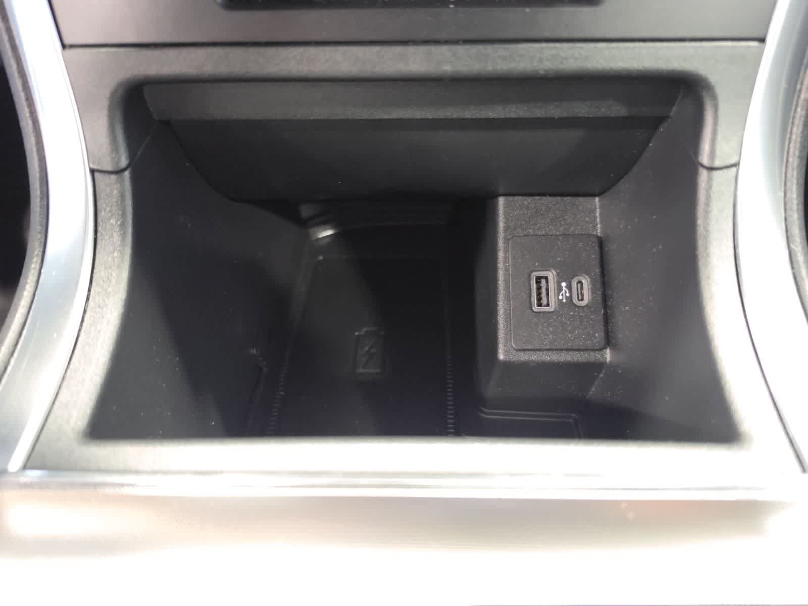 Used 2024 Ford Edge Titanium AWD/4WD image 23