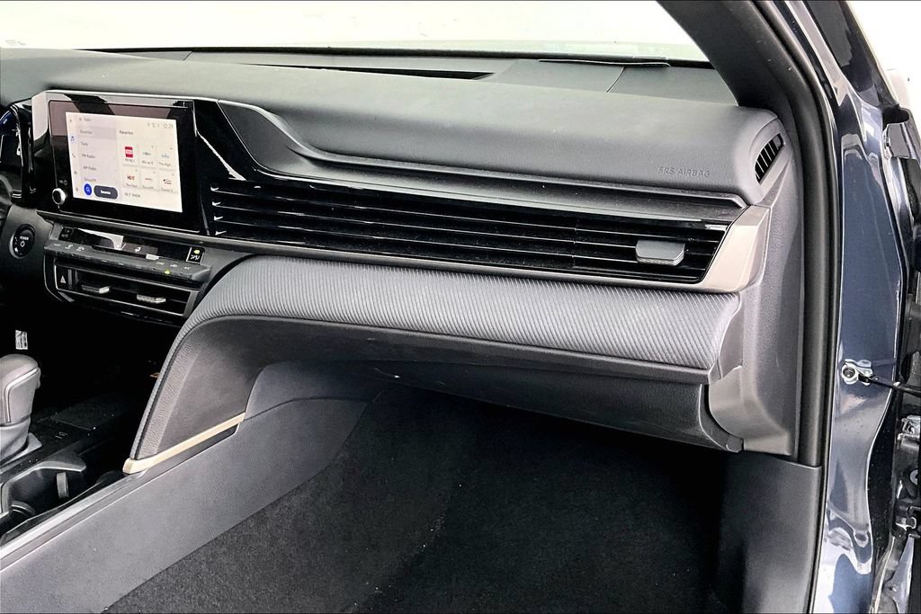 Used 2026 Toyota Camry SE w/ Convenience Package FWD image 16