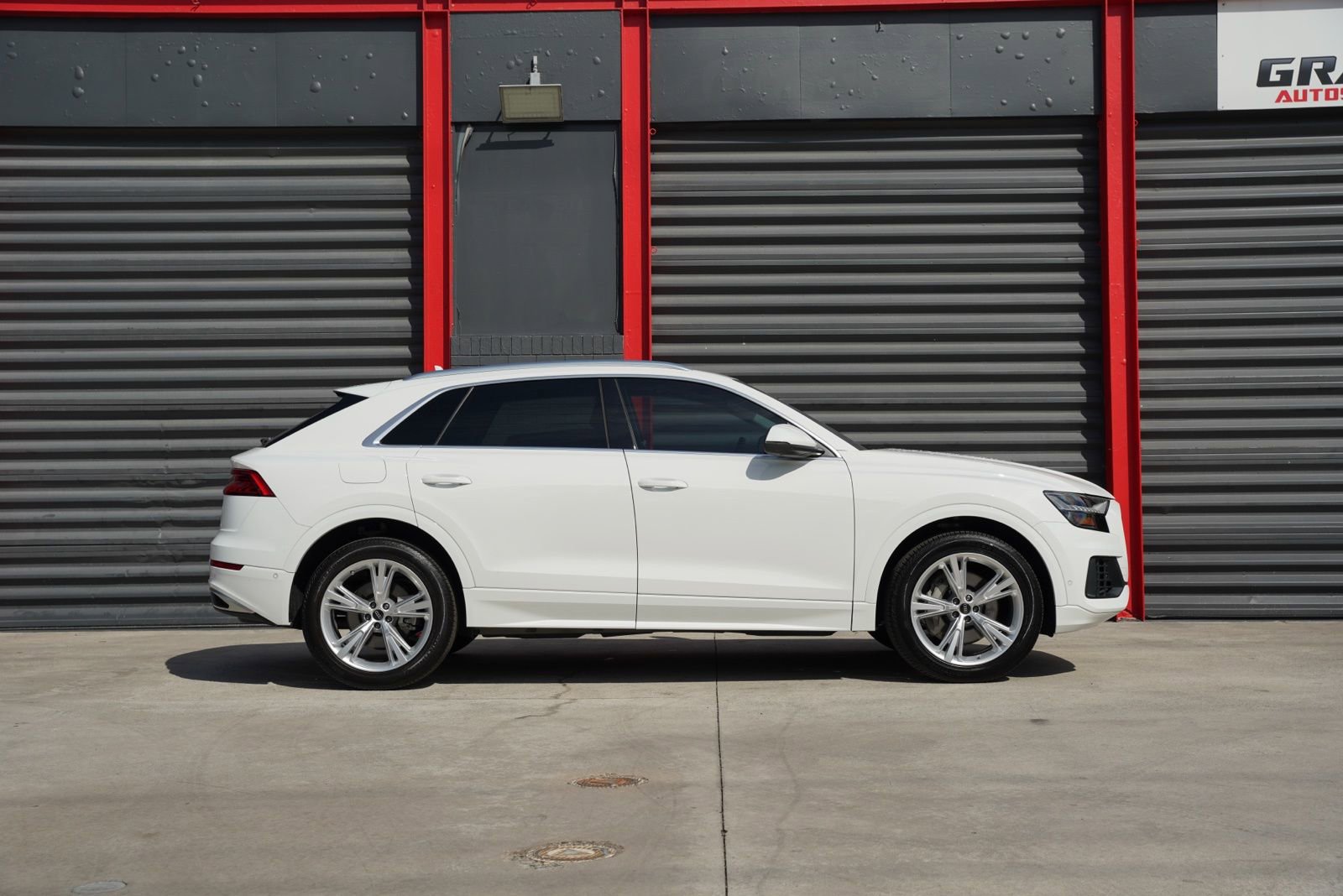 Used 2023 Audi Q8 Premium image 2