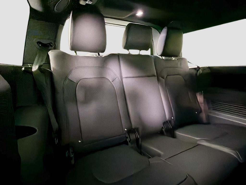 New 2026 Land Rover Defender 130 X-Dynamic SE AWD/4WD image 29