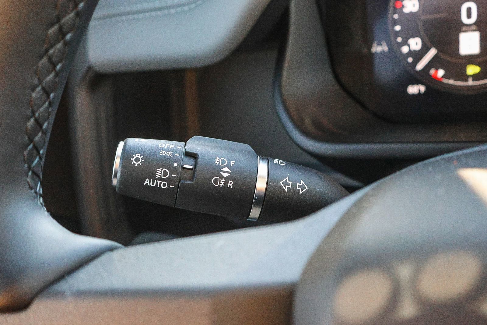 New 2026 Land Rover Defender 110 X-Dynamic SE image 37
