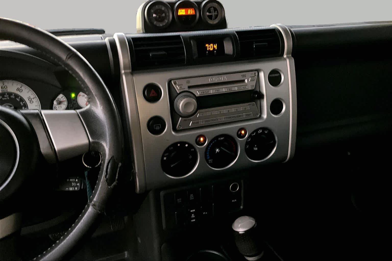 Used 2008 Toyota FJ Cruiser 2WD w/ Upgrade Pkg 1 image 6