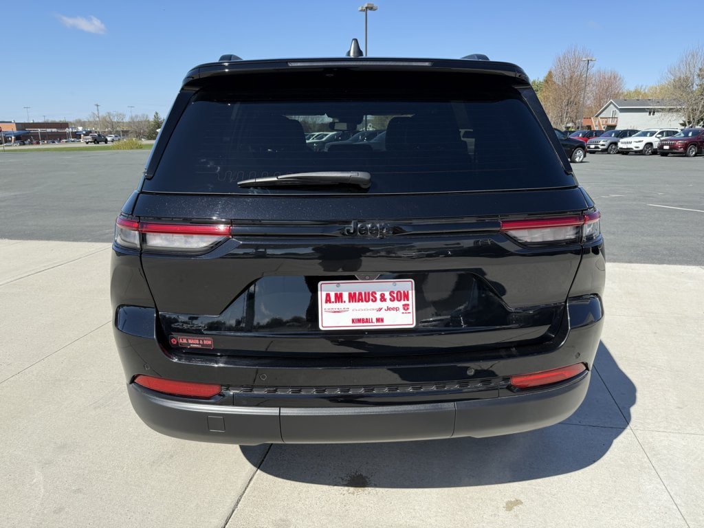 Used 2023 Jeep Grand Cherokee Altitude AWD/4WD image 7