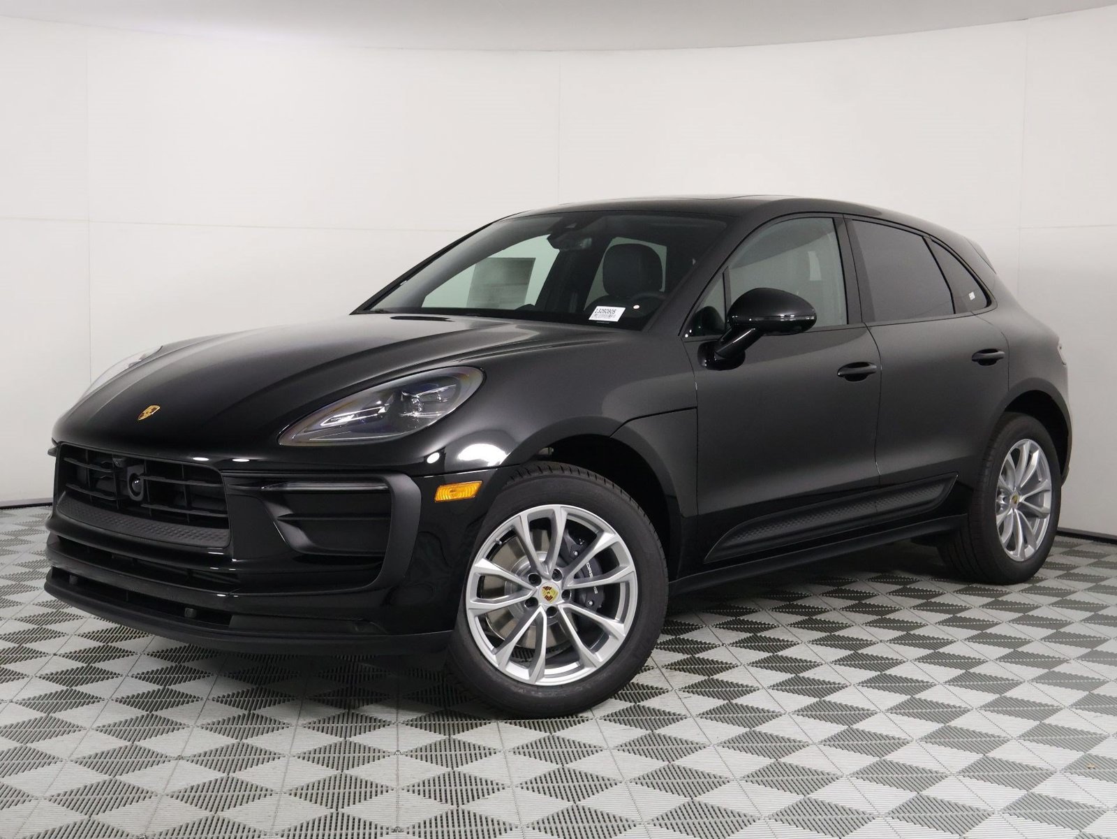 New 2026 Porsche Macan AWD/4WD image 1