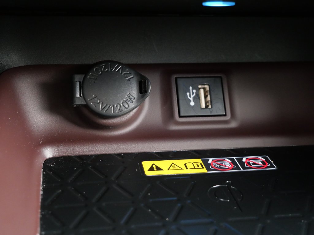 Used 2023 Toyota RAV4 Limited AWD/4WD image 22