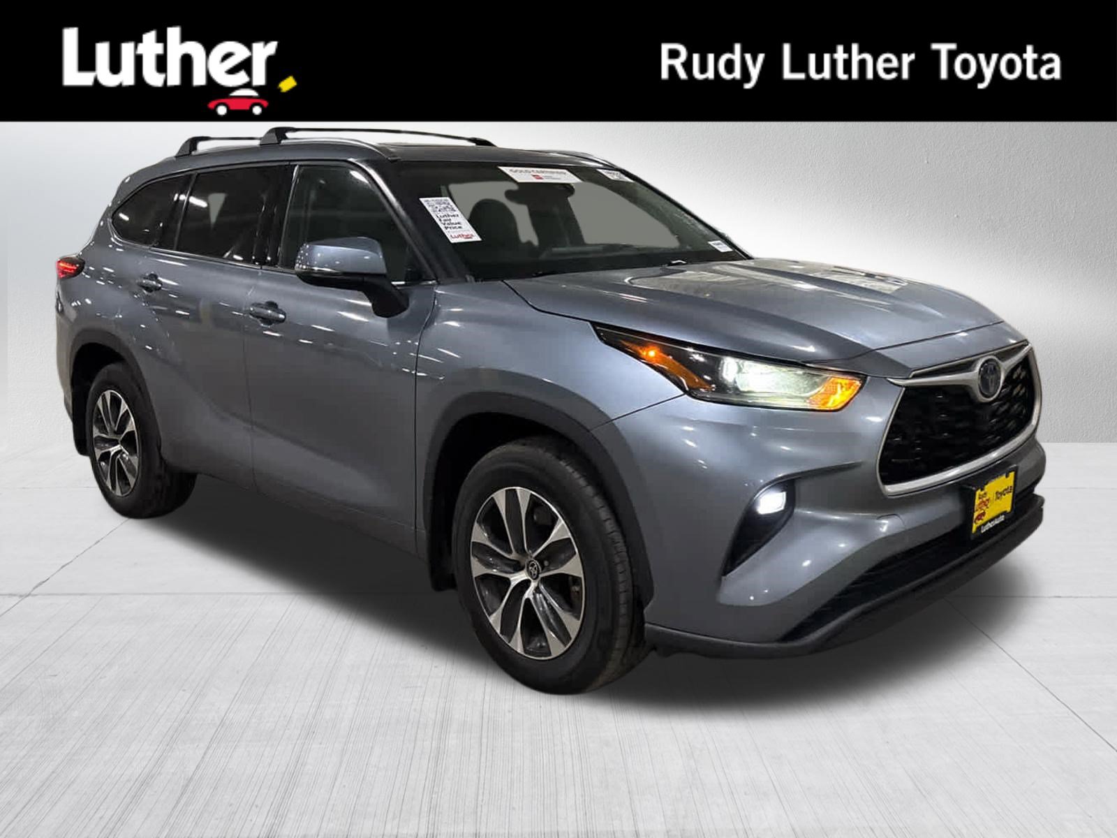 Used 2021 Toyota Highlander XLE AWD/4WD image 1
