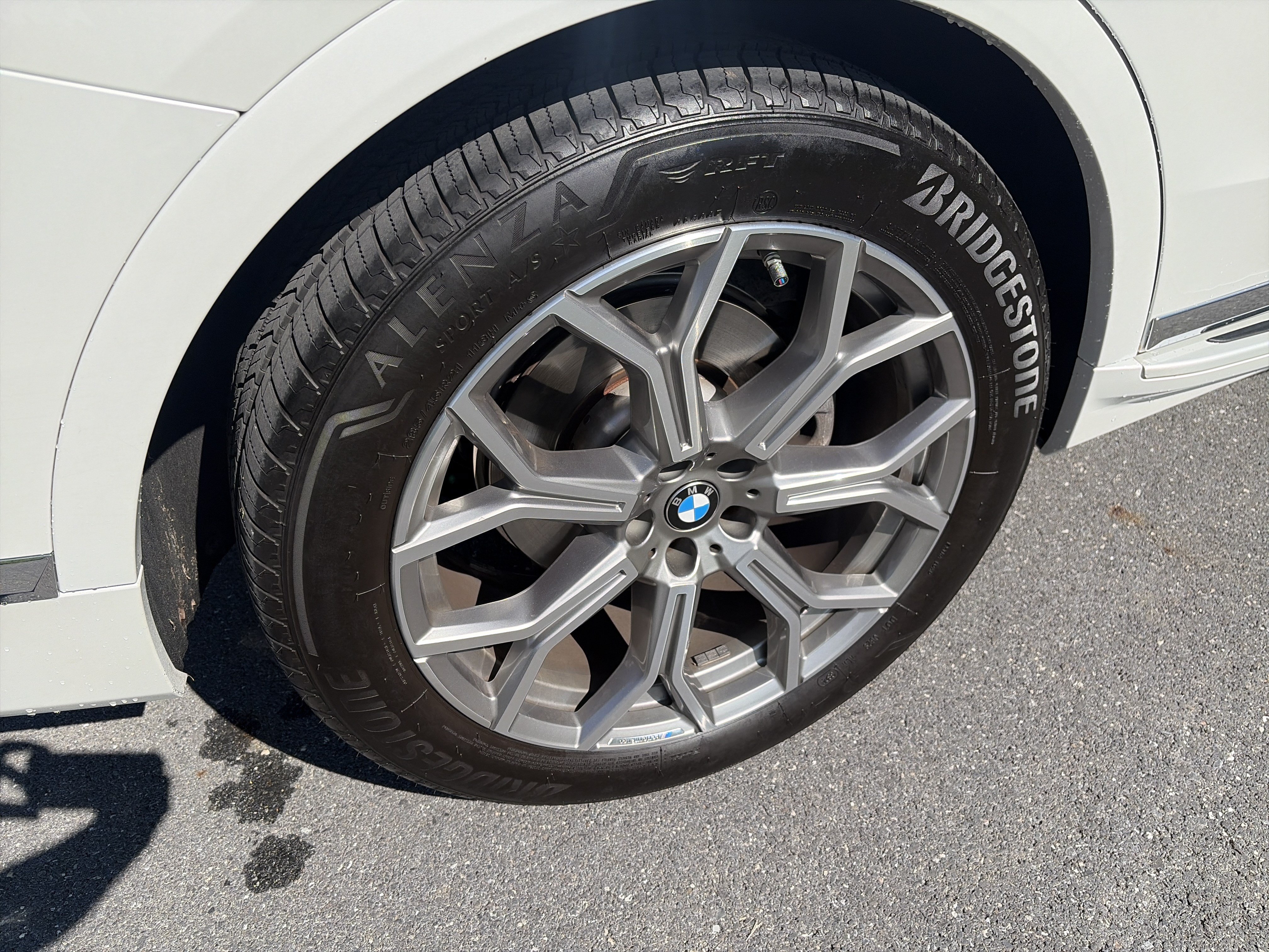 Used 2022 BMW X7 xDrive40i w/ Premium Package AWD/4WD image 12