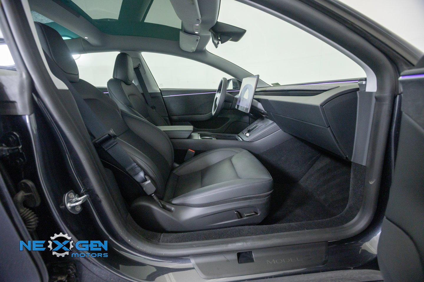 Used 2025 Tesla Model 3 Long Range AWD/4WD image 38