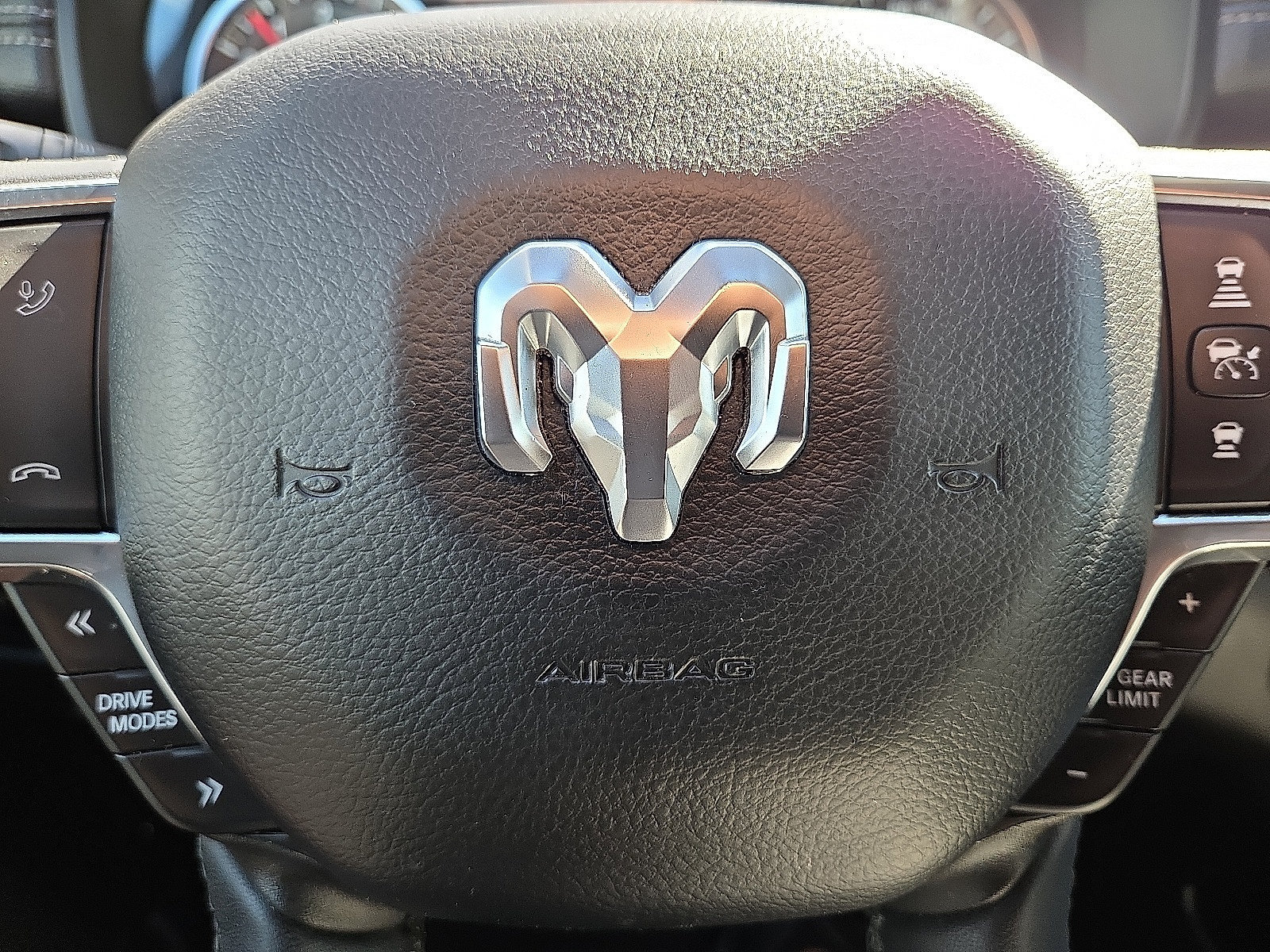 Used 2025 RAM 1500 Laramie AWD/4WD image 23