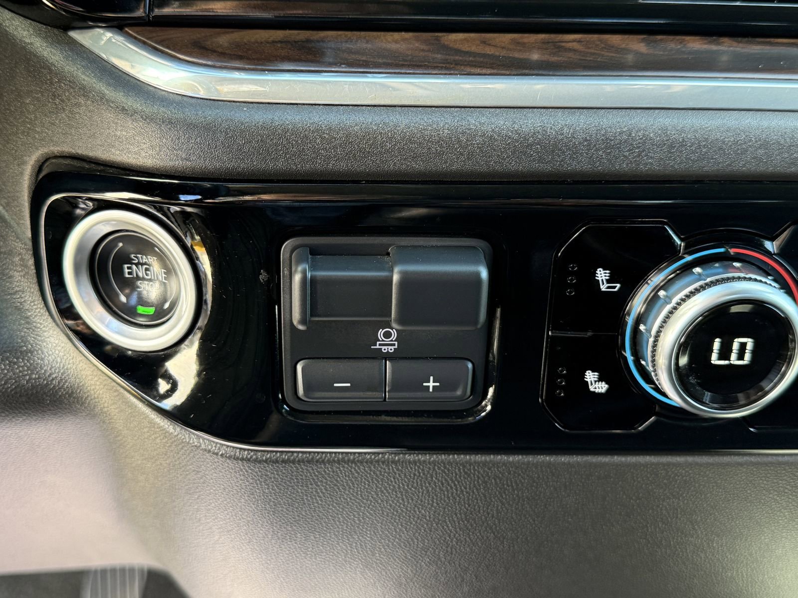 Used 2025 GMC Sierra 1500 SLT image 23