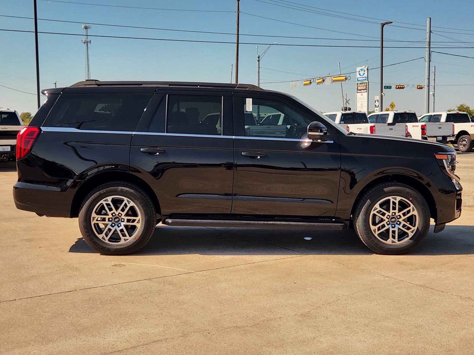 New 2025 Ford Expedition Active image 7