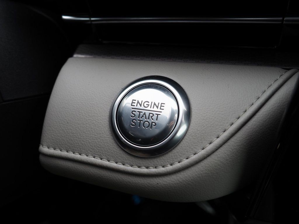 Used 2025 Lincoln Nautilus Premier image 32