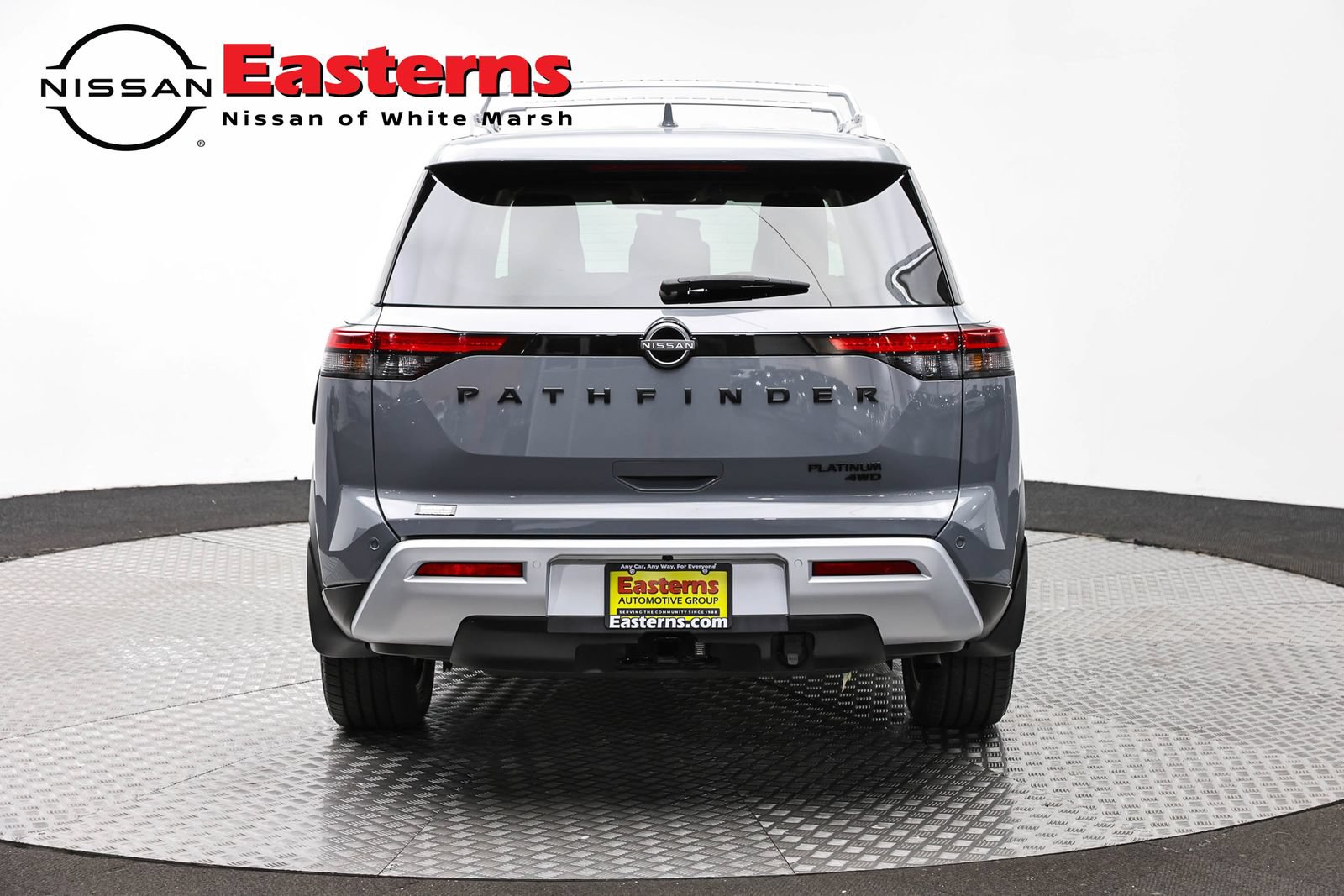 Used 2024 Nissan Pathfinder Platinum w/ Black Appearance Package AWD/4WD image 6