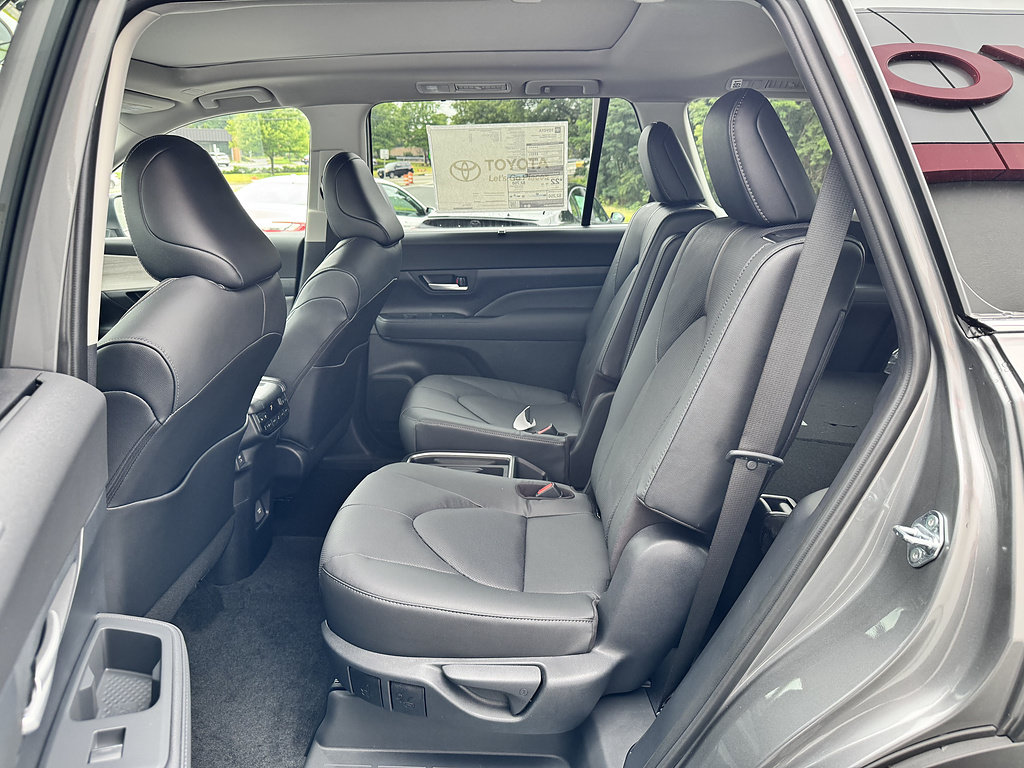 New 2026 Toyota Grand Highlander AWD image 9