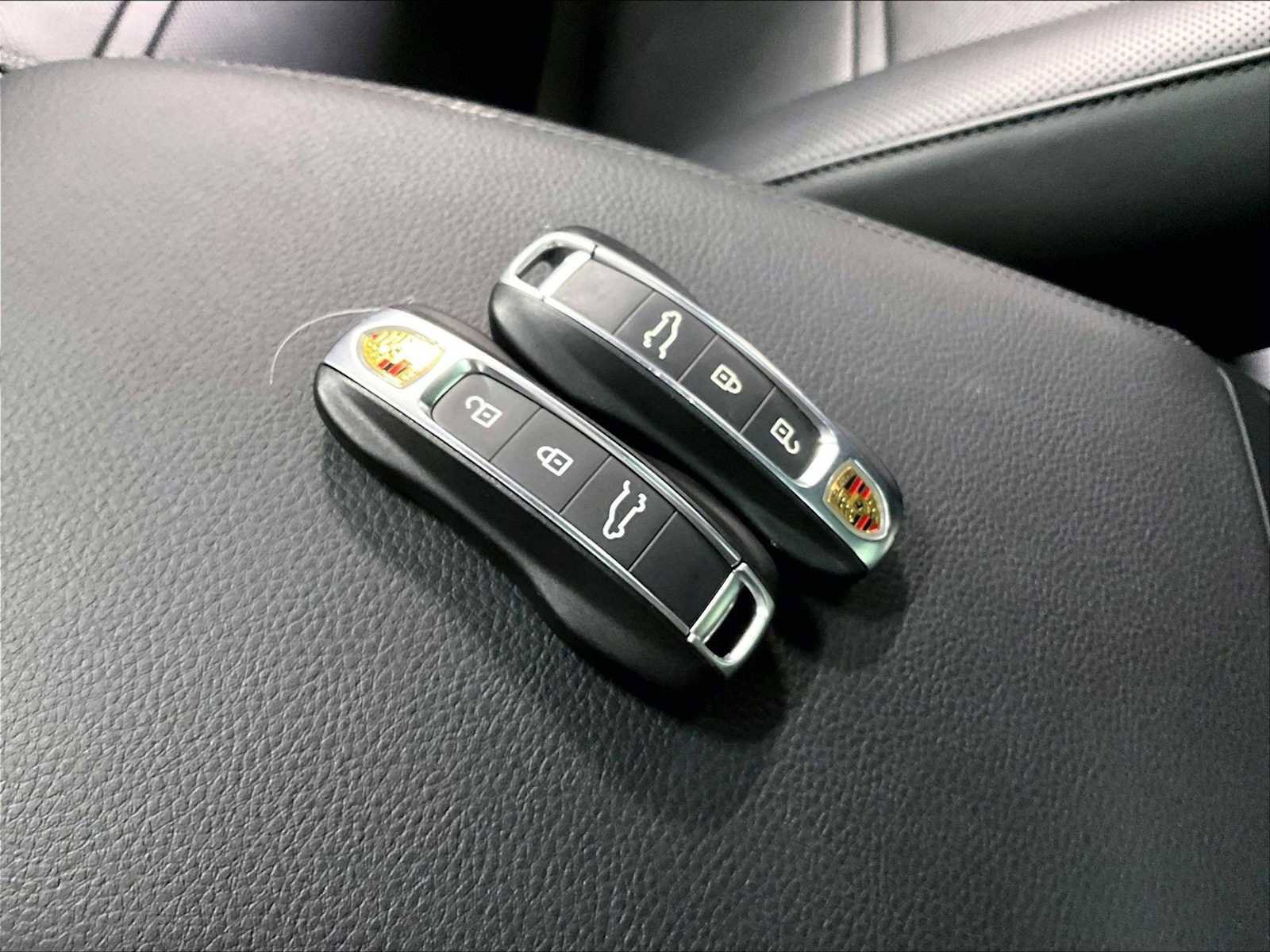 Used 2023 Porsche Cayenne image 38