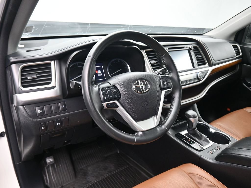 Used 2017 Toyota Highlander Limited w/ Protection Package #3 image 14