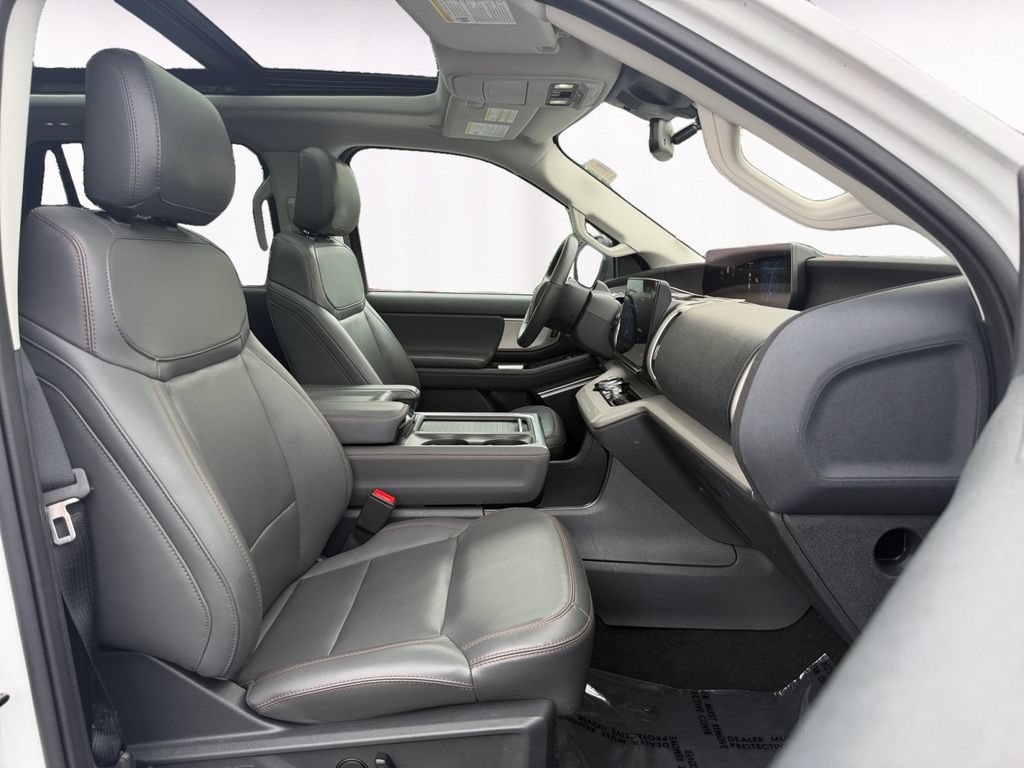 Used 2025 Ford Expedition Active AWD/4WD image 15