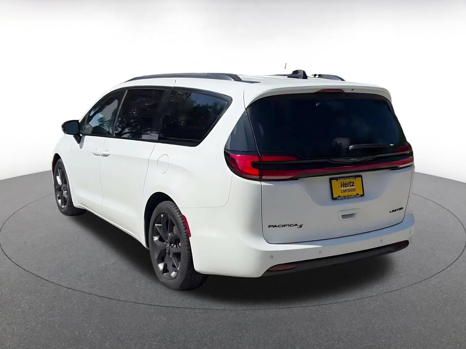 Used 2025 Chrysler Pacifica Limited FWD image 10