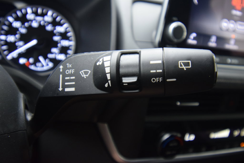 Used 2025 Nissan Rogue SV AWD/4WD image 30
