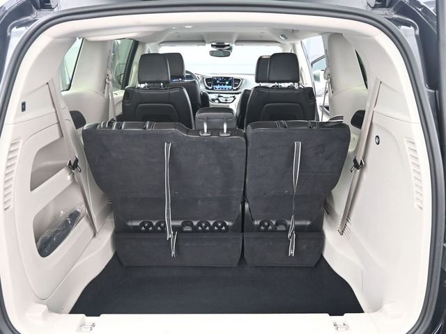 Used 2023 Chrysler Pacifica Touring-L image 27