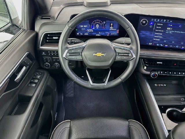 Used 2025 Chevrolet Tahoe Premier AWD/4WD image 14