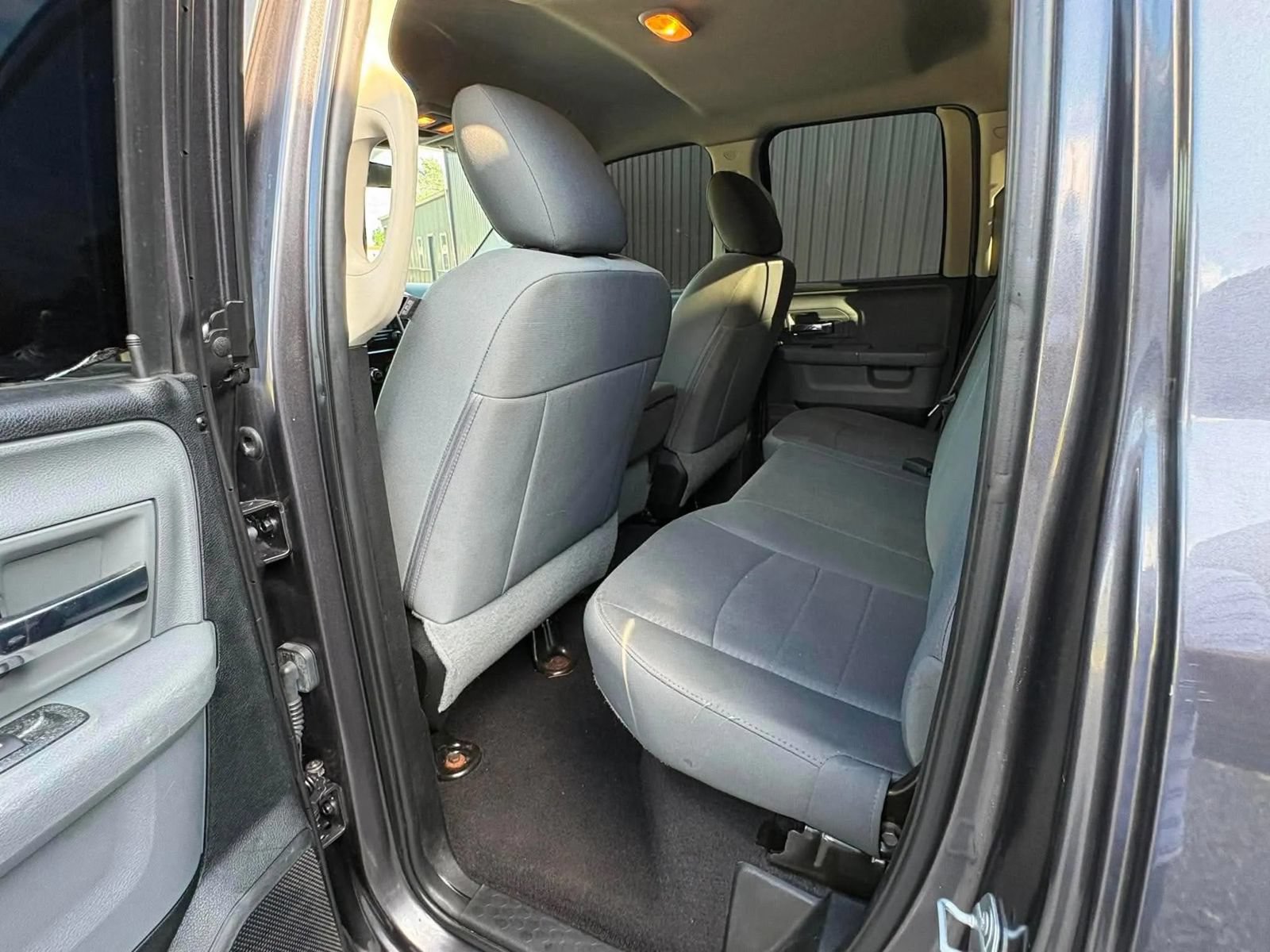 Used 2018 RAM 1500 Classic SLT AWD/4WD image 11