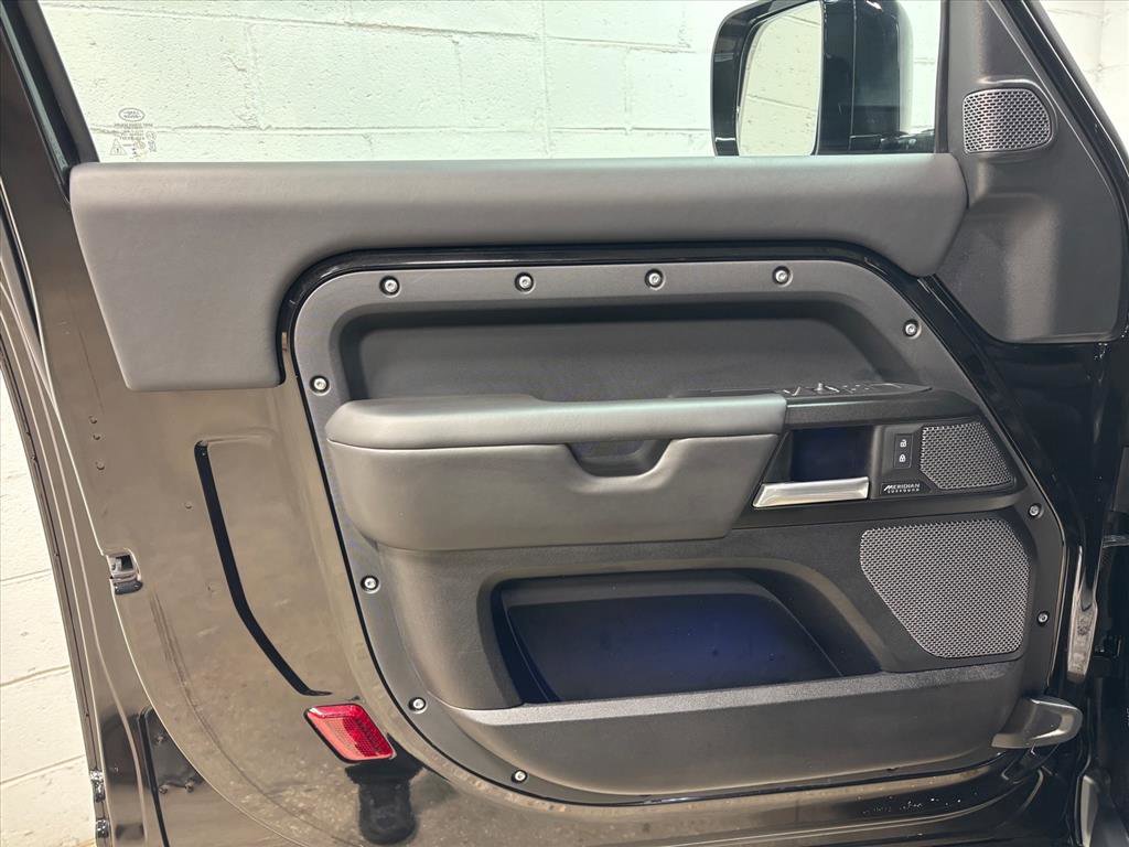 Used 2024 Land Rover Defender 90 V8 image 26