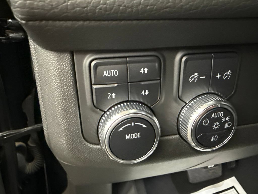 Used 2022 GMC Yukon XL Denali AWD/4WD image 26
