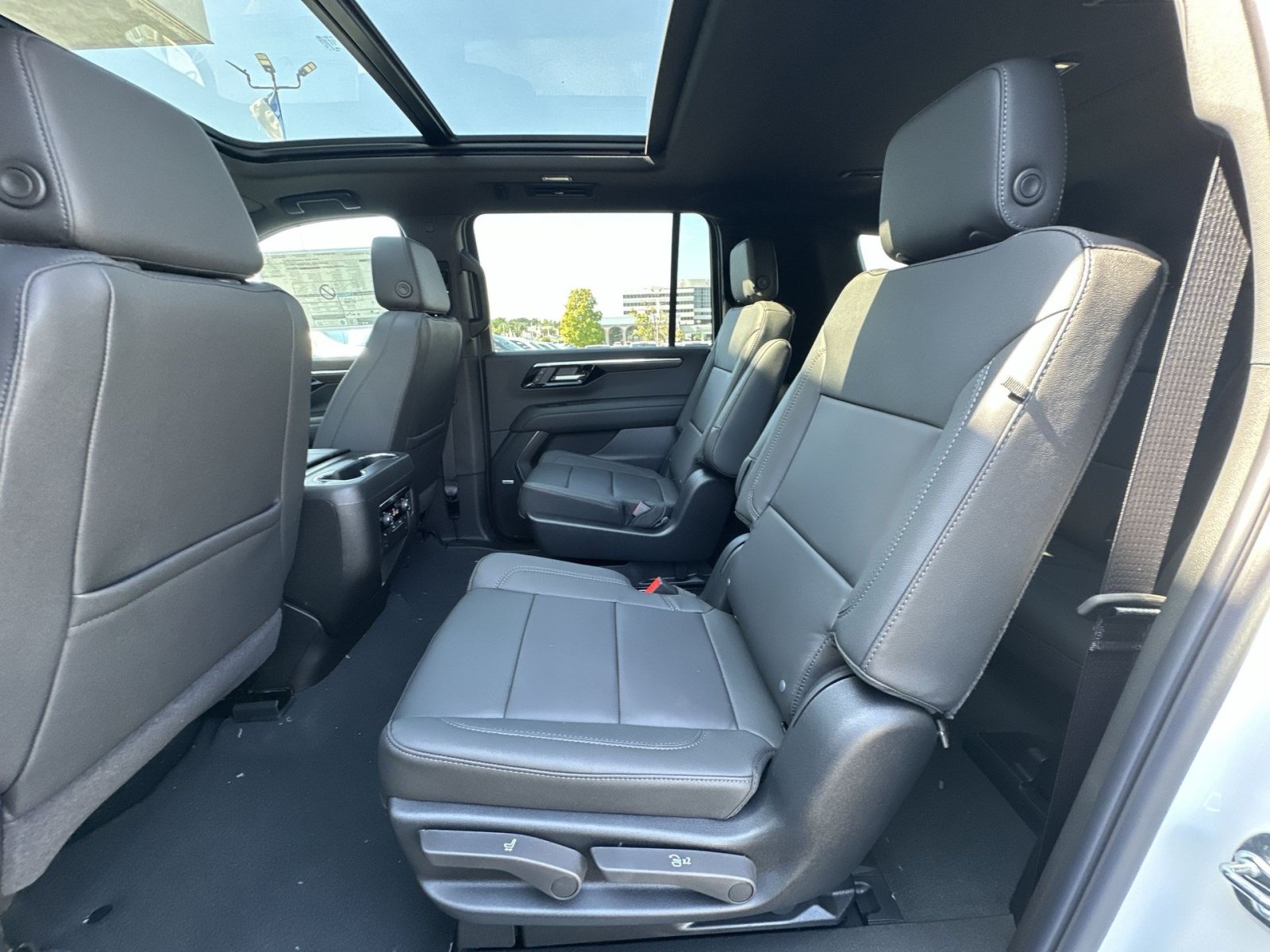 New 2026 Chevrolet Suburban LT w/ Advanced Technology Package AWD/4WD image 25