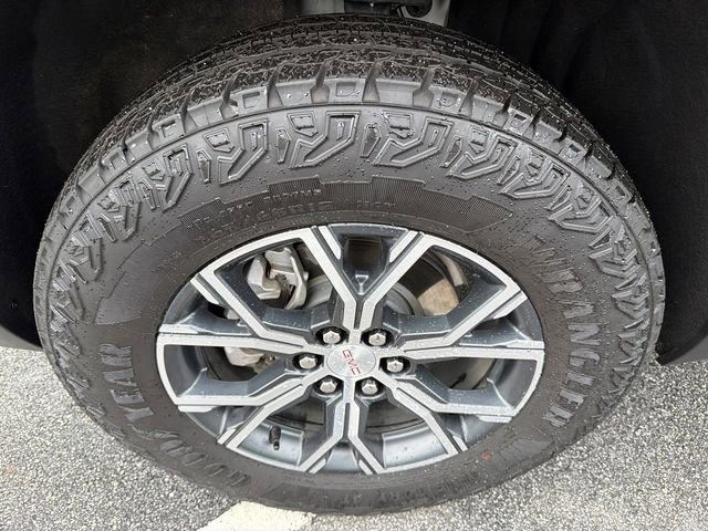 Used 2024 GMC Acadia AT4 w/ Luxury Package image 11