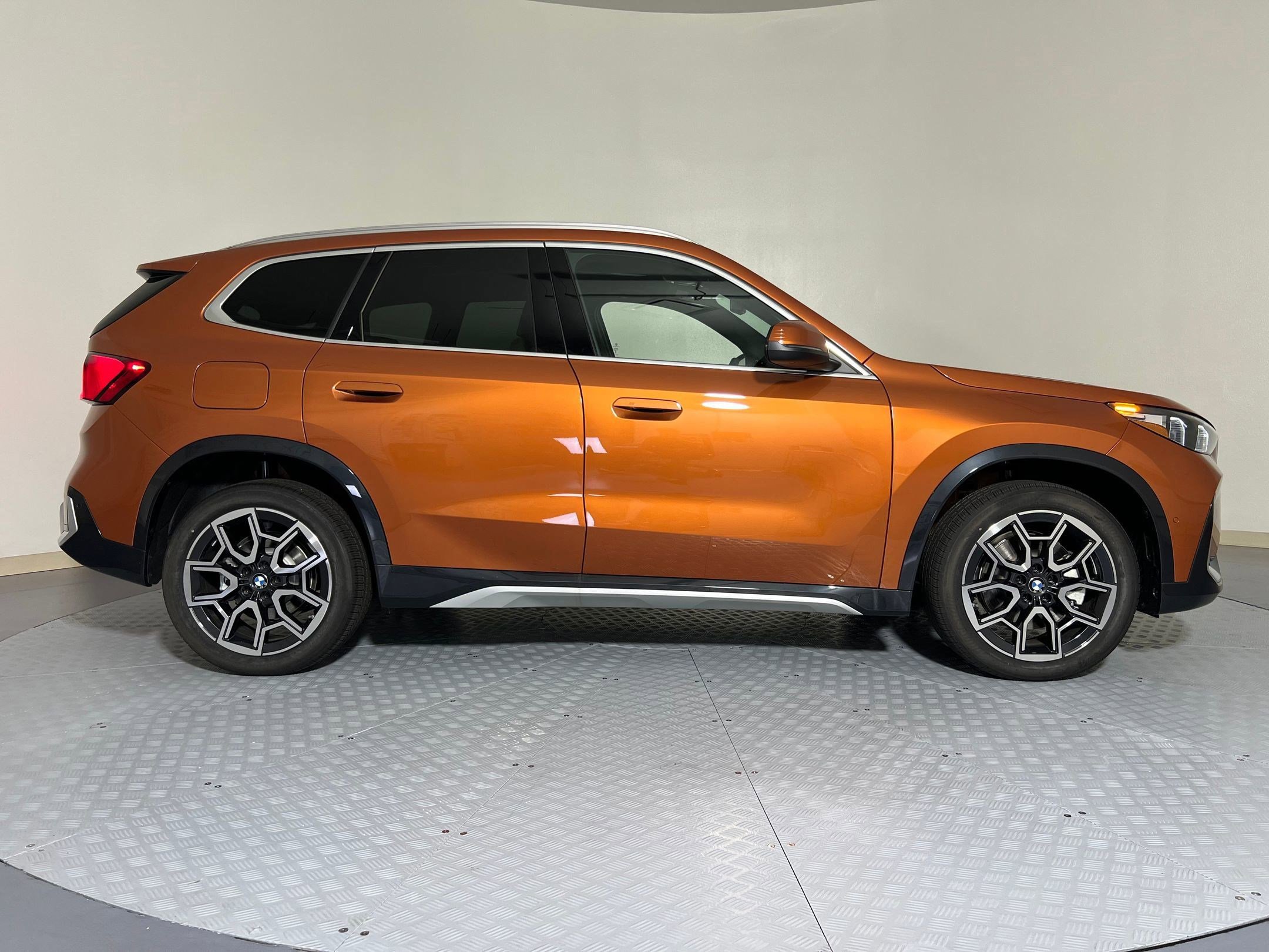 Used 2025 BMW X1 xDrive28i w/ Convenience Package image 7