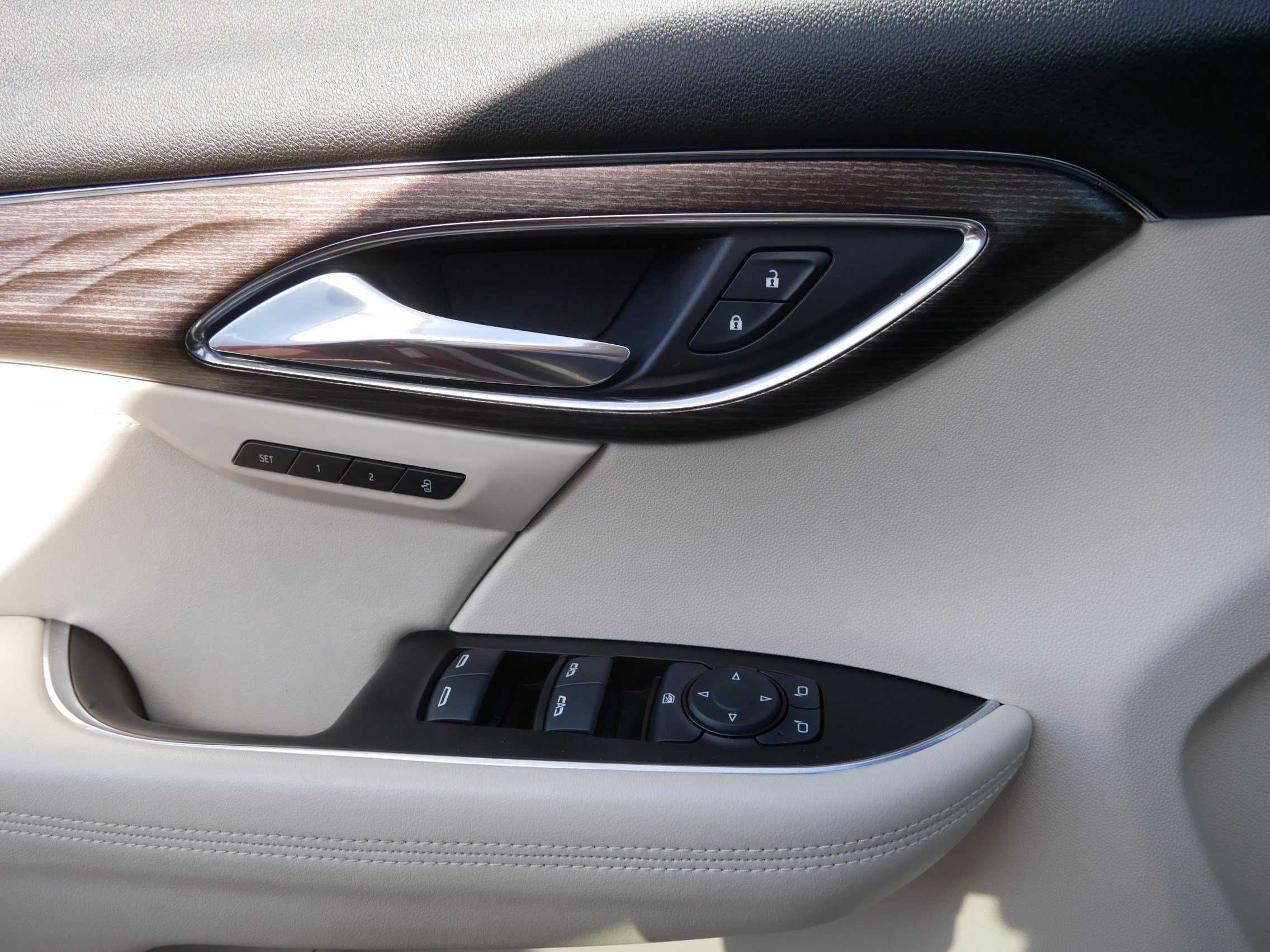 Used 2022 Buick Envision Avenir w/ Technology Package II image 27