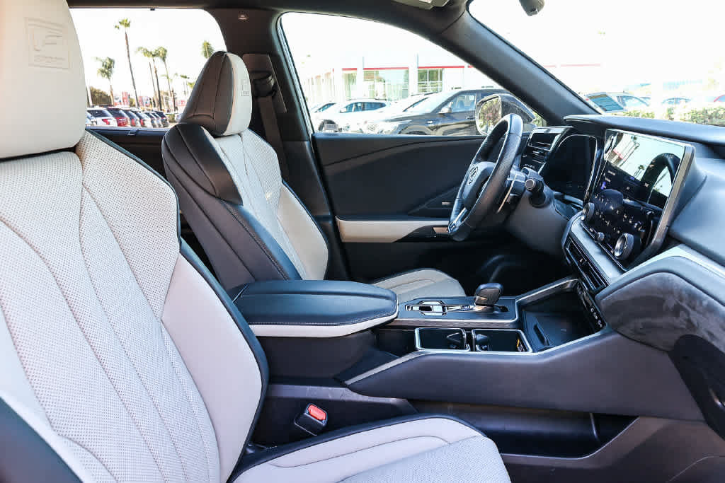 Used 2025 Lexus TX 500h AWD w/ Technology Package image 18