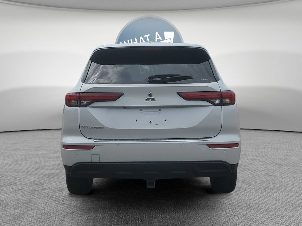 Used 2023 Mitsubishi Outlander ES AWD/4WD image 5