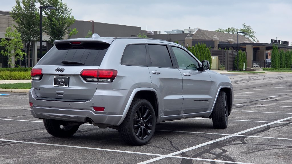 Used 2018 Jeep Grand Cherokee Altitude AWD/4WD image 8