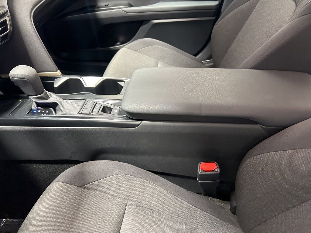 Used 2025 Toyota Camry LE image 30