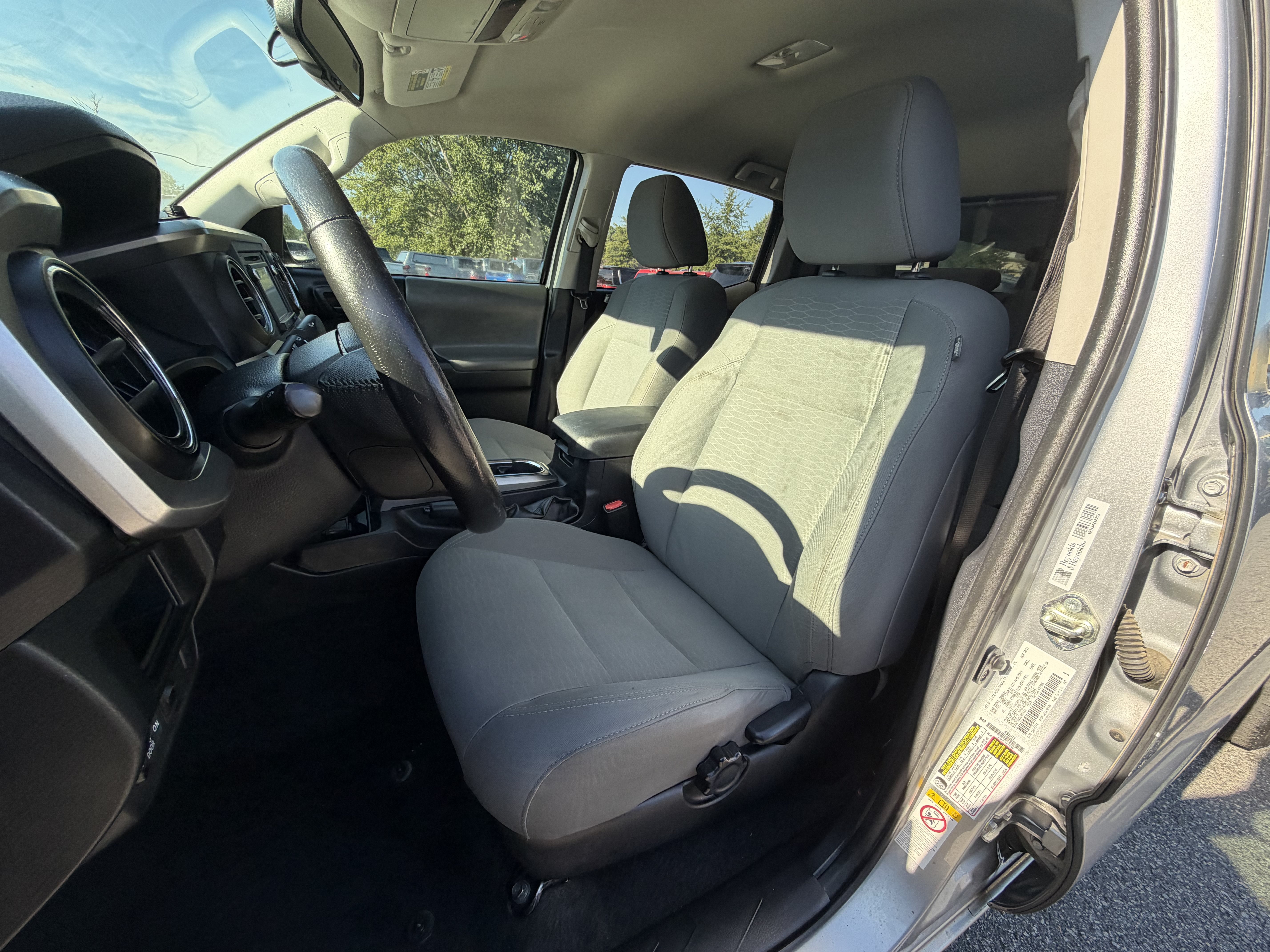 Used 2017 Toyota Tacoma SR5 w/ Tow Package AWD/4WD image 12