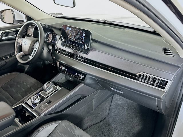 Used 2023 Mitsubishi Outlander SE image 23