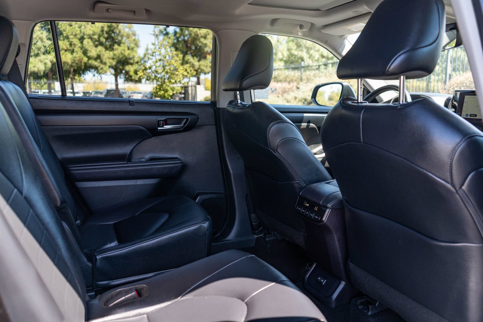 Certified 2025 Toyota Highlander XLE FWD image 22