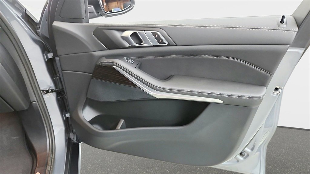 Used 2024 BMW X5 xDrive40i w/ Parking Assistance Package image 10