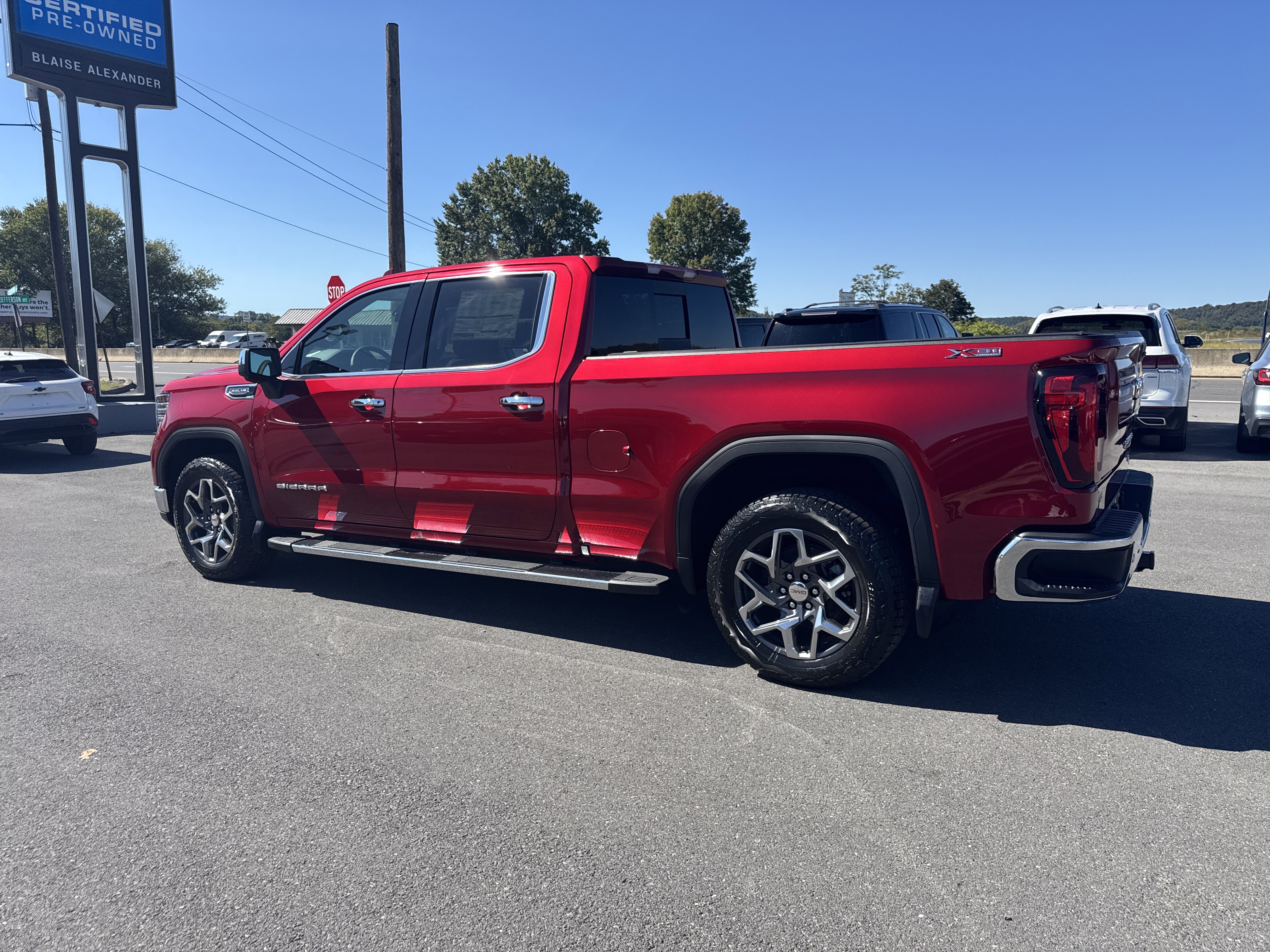 New 2026 GMC Sierra 1500 SLT w/ SLT Premium Package image 6