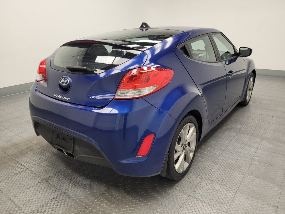 Used 2016 Hyundai Veloster FWD image 9