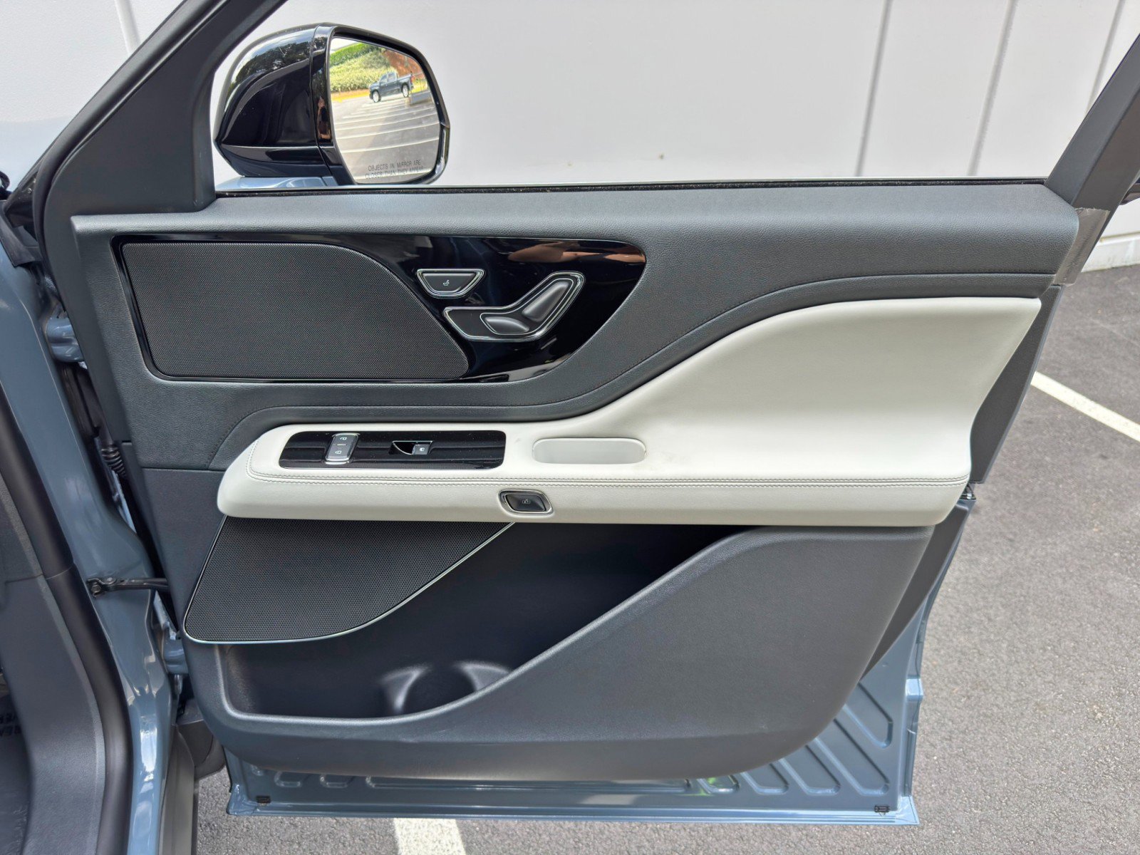Used 2026 Lincoln Aviator AWD image 46