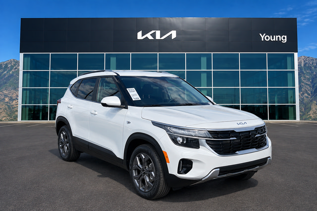 Used 2024 Kia Seltos LX AWD/4WD image 1