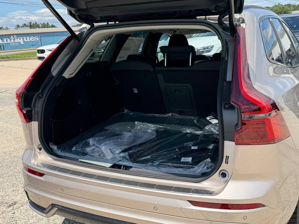 New 2026 Volvo XC60 T8 Plus w/ Protection Package Premier AWD/4WD image 13