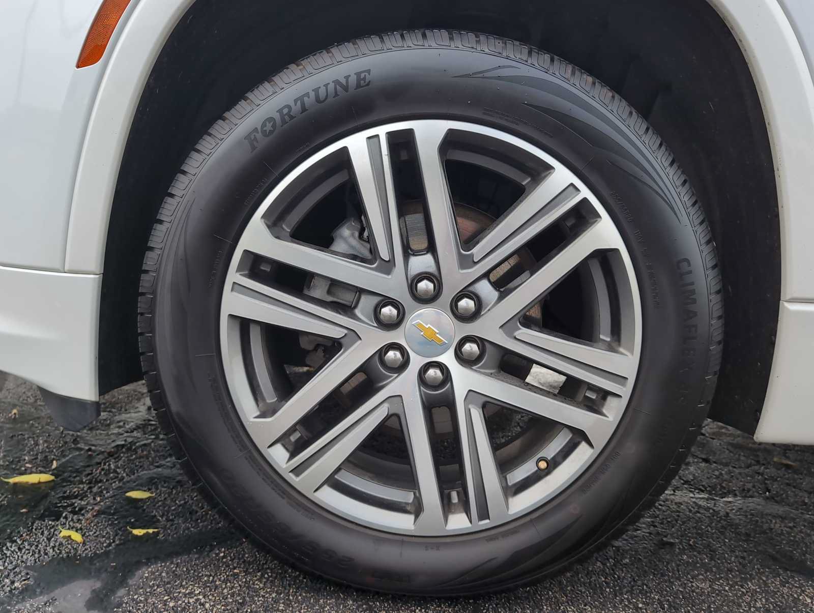 Used 2023 Chevrolet Traverse High Country FWD image 34
